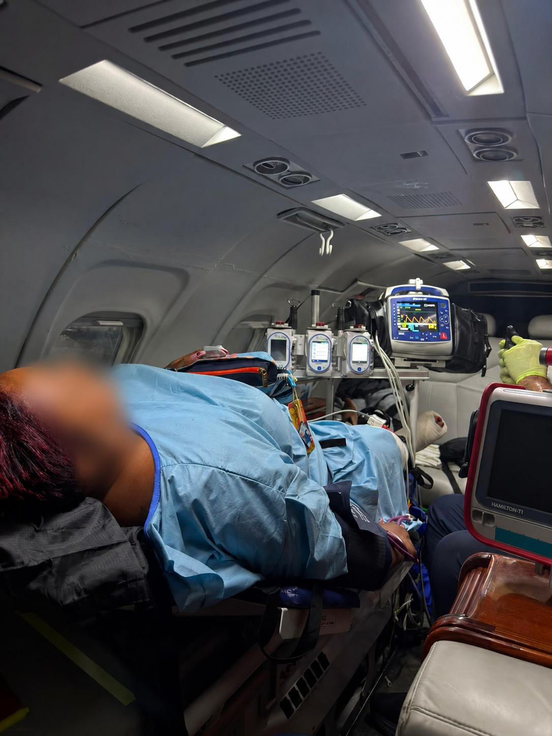 Personal médico en traslado de pacientes